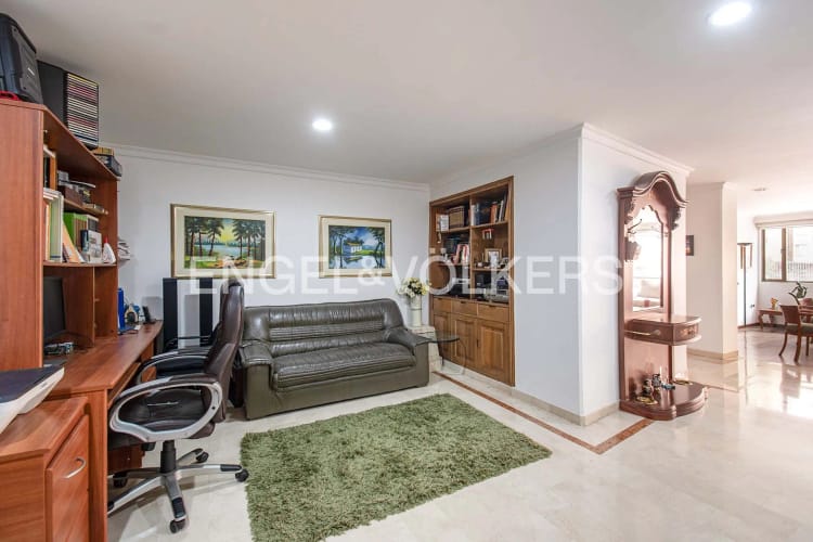 Apartamento de 3 alcobas en venta en La Carolina, Bogotá, 211 m² · foto 5 de 16