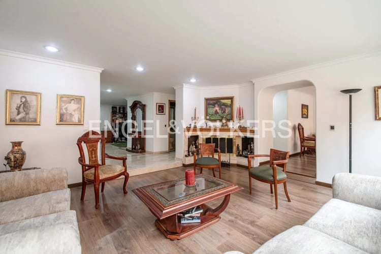 Apartamento de 3 alcobas en venta en La Carolina, Bogotá, 211 m² · foto 4 de 16