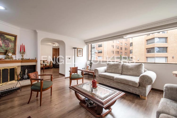 Apartamento de 3 alcobas en venta en La Carolina, Bogotá, 211 m² · foto 3 de 16