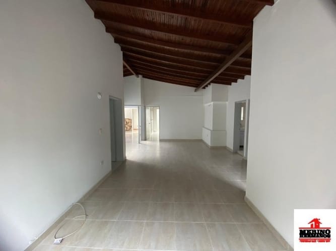 Casa de 4 alcobas en arriendo en Florida Nueva, Medellín, 197 m² · foto 2 de 23