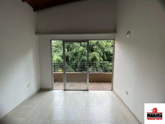 Casa de 4 alcobas en arriendo en Florida Nueva, Medellín, 197 m² · foto 3 de 23