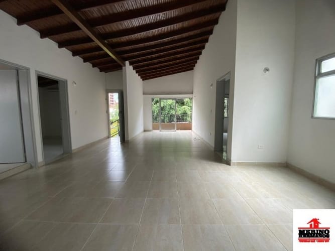 Casa de 4 alcobas en arriendo en Florida Nueva, Medellín, 197 m² · foto 4 de 23
