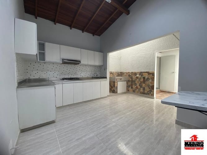 Casa de 4 alcobas en arriendo en Florida Nueva, Medellín, 197 m² · foto 7 de 23