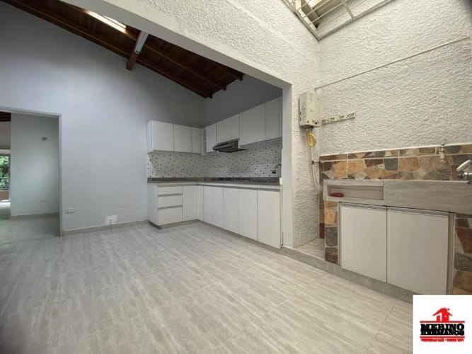 Casa de 4 alcobas en arriendo en Florida Nueva, Medellín, 197 m² · foto 9 de 23