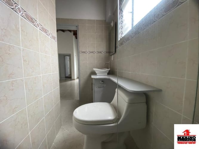 Casa de 4 alcobas en arriendo en Florida Nueva, Medellín, 197 m² · foto 16 de 23