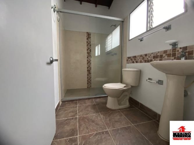Casa de 4 alcobas en arriendo en Florida Nueva, Medellín, 197 m² · foto 19 de 23