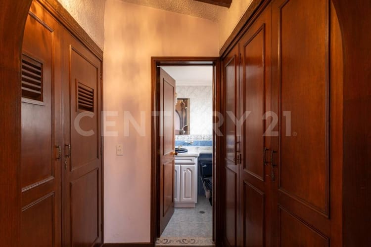 Casa de 5 alcobas en venta en Unicentro Bogotá, Bogotá, 428 m² · foto 11 de 23