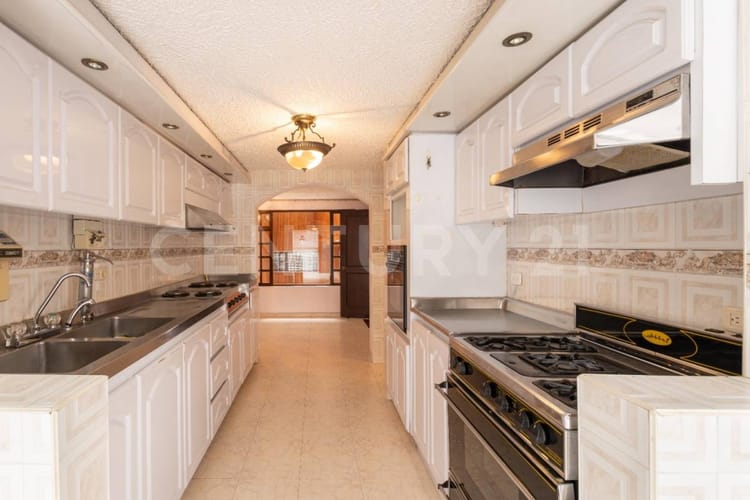 Casa de 5 alcobas en venta en Unicentro Bogotá, Bogotá, 428 m² · foto 18 de 23