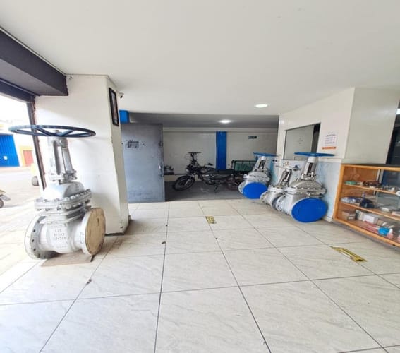 Bodega en venta en Granada, Bucaramanga, 400 m² · foto 2 de 16