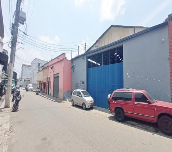 Bodega en venta en Garcia Rovira, Bucaramanga, 467 m² · foto 2 de 3