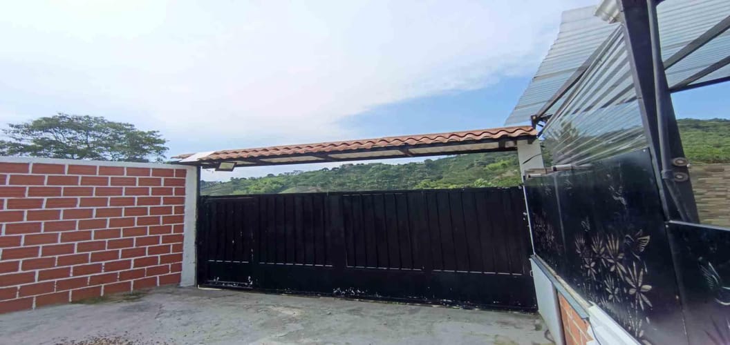 Casa de 10 alcobas en venta en San Peregrino, Manizales, 218 m² · foto 2 de 15