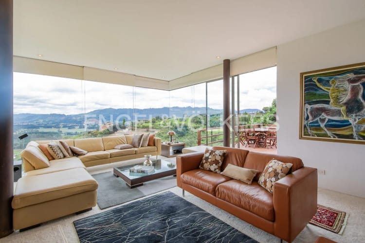 Casa de 4 alcobas en venta en Aposentos, Sopó, 303 m² · foto 2 de 18