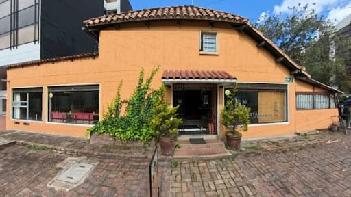 Casa en venta en Rincon Del Chico, Bogotá, 281 m² · foto 2 de 11