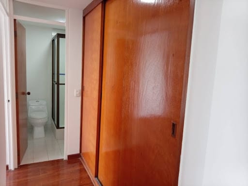 Apartamento de 1 alcoba en arriendo en Cedro Golf, Bogotá, 35 m² · foto 5 de 8