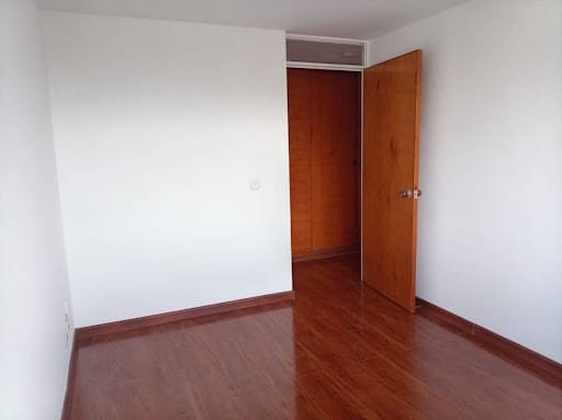 Apartamento de 1 alcoba en arriendo en Cedro Golf, Bogotá, 35 m² · foto 6 de 8