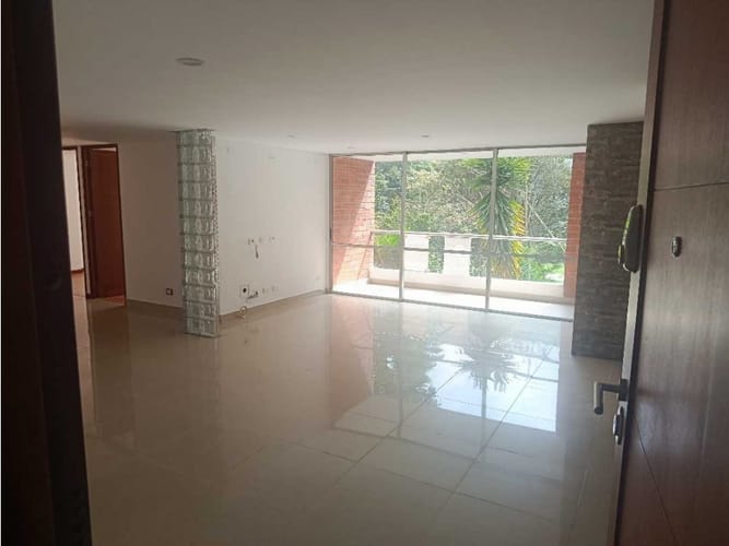 Apartamento de 3 alcobas en arriendo en Loma De Las Brujas, Envigado, 97 m² · foto 2 de 24