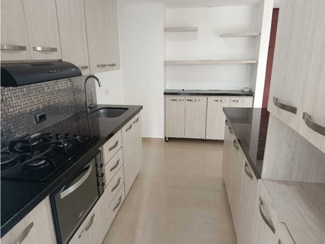 Apartamento de 3 alcobas en arriendo en Loma De Las Brujas, Envigado, 97 m² · foto 12 de 24