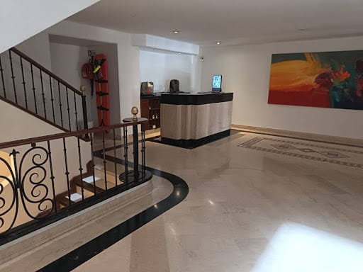 Apartamento de 2 alcobas en venta en Los Rosales, Bogotá, 85 m² · foto 2 de 16