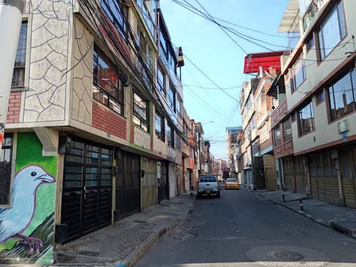 Casa en venta en Villa Mary, Bogotá, 1272 m² · foto 3 de 16