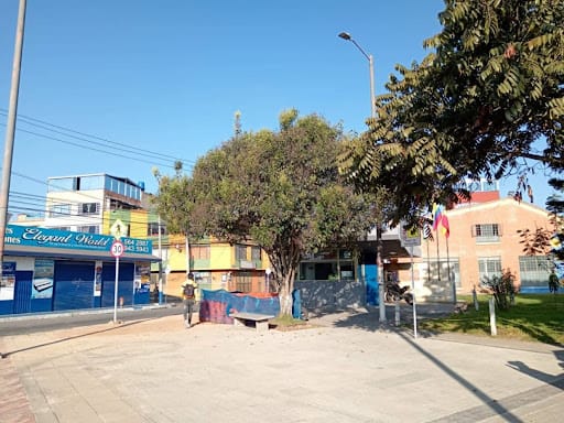Casa en venta en Villa Mary, Bogotá, 1272 m² · foto 6 de 16