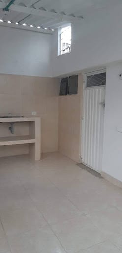 Casa de 10 alcobas en venta en Molinos Del Sur, Bogotá, 153 m² · foto 5 de 11