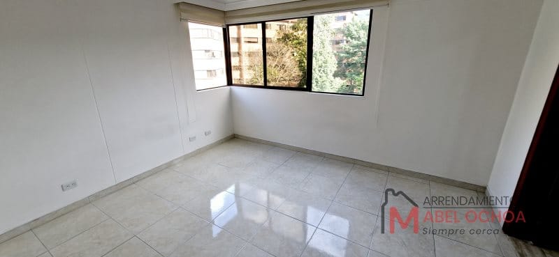 Apartamento de 4 alcobas en arriendo en Lalinde, Medellín, 320 m² · foto 9 de 24