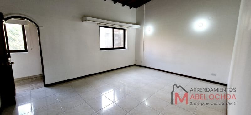Apartamento de 4 alcobas en arriendo en Lalinde, Medellín, 320 m² · foto 21 de 24