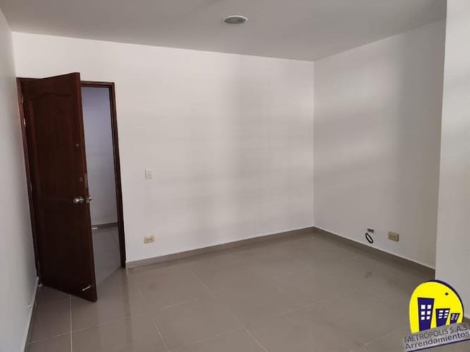 Local en arriendo en Centro, Bello, 24 m² · foto 3 de 7