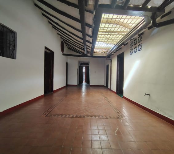 Casa de 6 alcobas en arriendo en Centro, Piedecuesta, 350 m² · foto 2 de 20