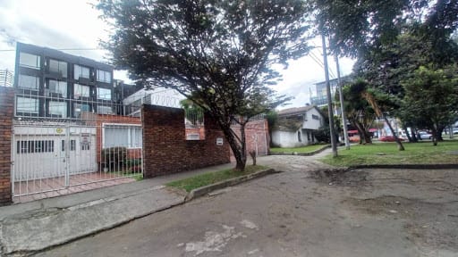 Casa de 5 alcobas en venta en El Contador, Bogotá, 260 m² · foto 2 de 21