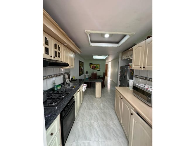 Casa de 5 alcobas en venta en Avenida 19 Norte, Armenia, 230 m² · foto 5 de 18