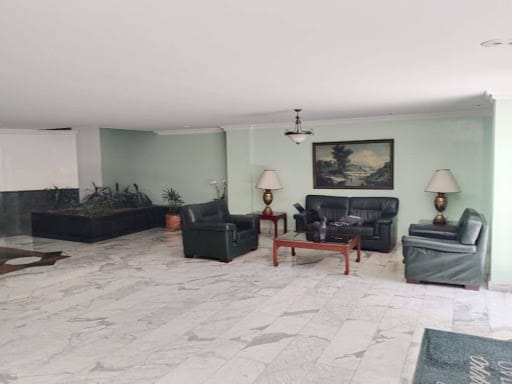 Apartamento de 3 alcobas en venta en Los Rosales, Bogotá, 189 m² · foto 3 de 24