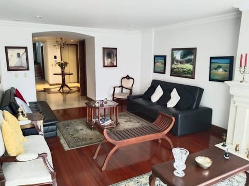 Apartamento de 3 alcobas en venta en Los Rosales, Bogotá, 189 m² · foto 4 de 24