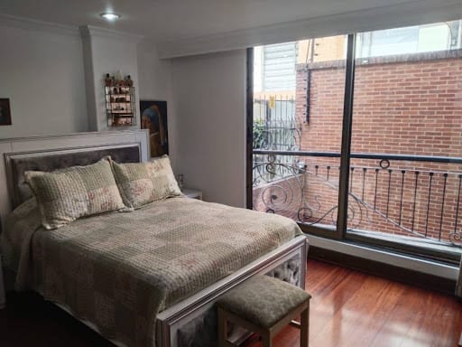 Apartamento de 3 alcobas en venta en Los Rosales, Bogotá, 189 m² · foto 11 de 24