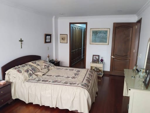 Apartamento de 3 alcobas en venta en Los Rosales, Bogotá, 189 m² · foto 15 de 24