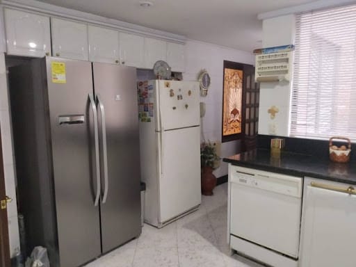 Apartamento de 3 alcobas en venta en Los Rosales, Bogotá, 189 m² · foto 22 de 24