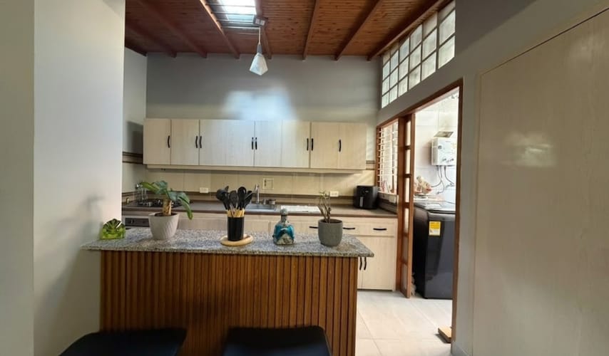 Apartamento de 3 alcobas en arriendo en Laureles, Medellín, 80 m² · foto 2 de 11