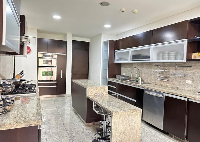Apartamento de 4 alcobas en venta en Los Rosales, Bogotá, 300 m² · foto 6 de 8