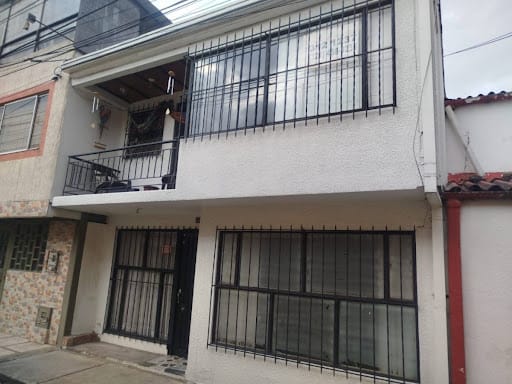 Casa de 3 alcobas en venta en San Cayetano, Bogotá, 66 m² · foto 3 de 4