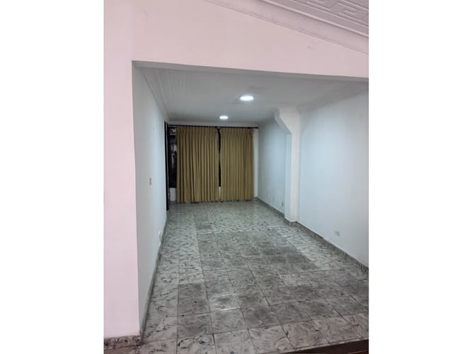 Bodega en arriendo en Atanasio Girardot, Cali, 340 m² · foto 4 de 23