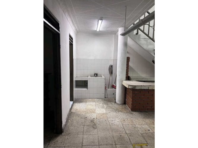 Bodega en arriendo en Atanasio Girardot, Cali, 340 m² · foto 9 de 23