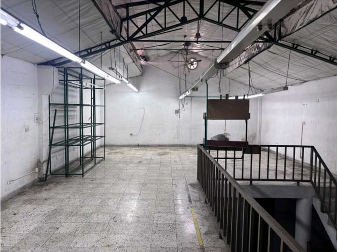 Bodega en arriendo en Atanasio Girardot, Cali, 340 m² · foto 19 de 23
