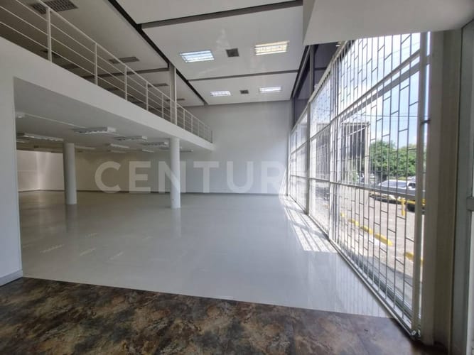 Local en arriendo en La Flora, Cali, 450 m² · foto 3 de 15