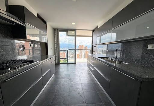 Apartamento de 3 alcobas en arriendo en Alejandria, Medellín, 258 m² · foto 4 de 24