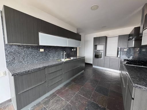 Apartamento de 3 alcobas en arriendo en Alejandria, Medellín, 258 m² · foto 6 de 24