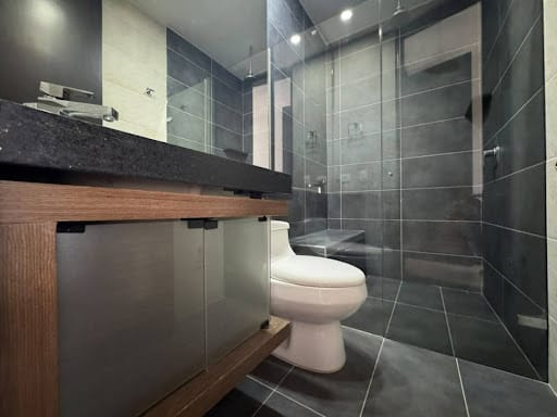 Apartamento de 3 alcobas en arriendo en Alejandria, Medellín, 258 m² · foto 23 de 24