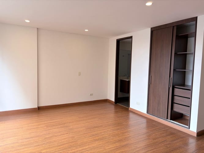 Apartaestudio en venta en Chapinero, Bogotá, 46 m² · foto 2 de 13