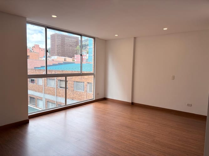 Apartaestudio en venta en Chapinero, Bogotá, 46 m² · foto 3 de 13