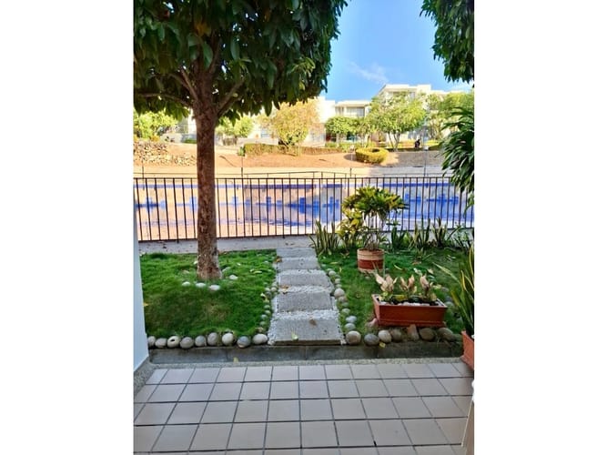 Casa de 4 alcobas en venta en Co. El Refugio, Girardot, 97 m² · foto 2 de 13