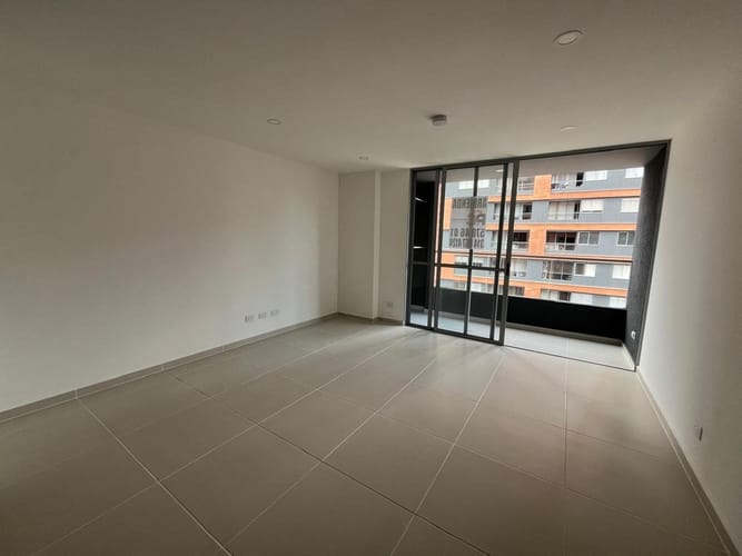 Apartamento de 2 alcobas en arriendo en El Poblado, Medellín, 82 m² · foto 2 de 13